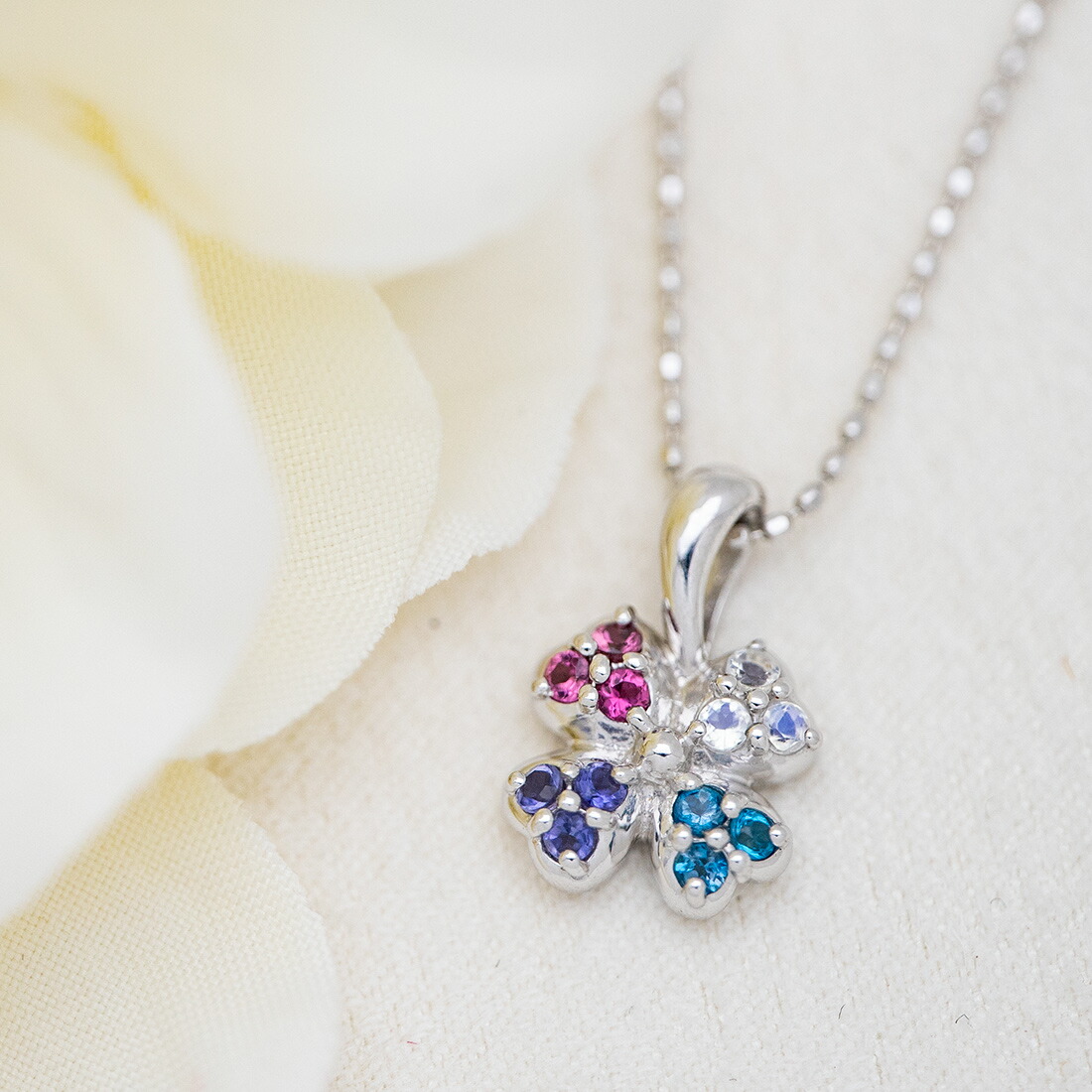 umu -アム- FINE JEWELRY STUIDIOマルチカラー クローバーモチーフ ペンダントトップpn0972_1.jpg