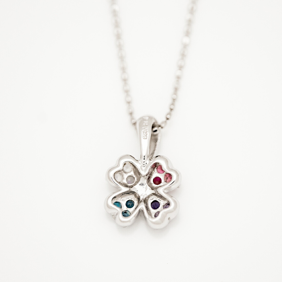 umu -アム- FINE JEWELRY STUIDIOマルチカラー クローバーモチーフ ペンダントトップpn0972_u.jpg