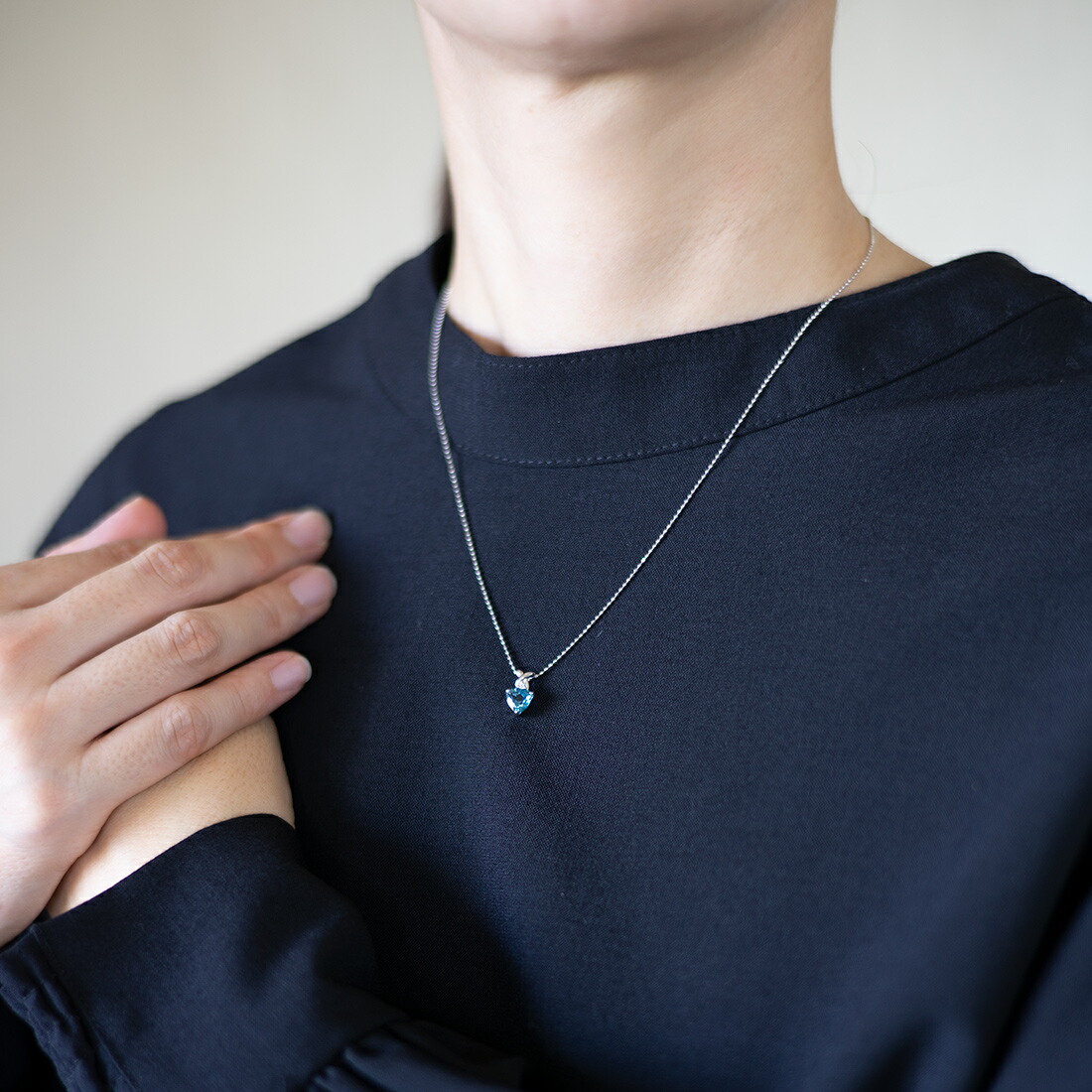 umu -アム- FINE JEWELRY STUIDIOロンドンブルートパーズ ダイヤモンド ペンダントトップ 「borda」pn0991_i3.jpg