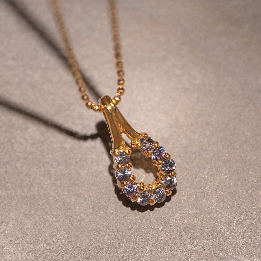 umu -アム- FINE JEWELRY STUIDIOカラーチェンジガーネット ペンダントトップ 「fortuna」pn1002_kanban2.jpg