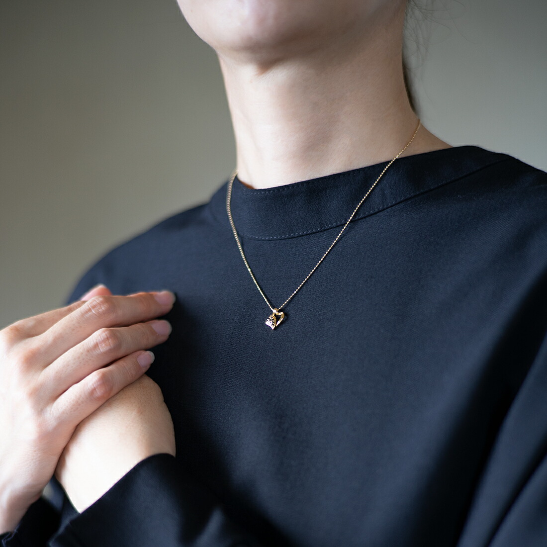 umu -アム- FINE JEWELRY STUIDIOブラックダイヤモンド ハートモチーフ ペンダントトップpn1007_i3.jpg