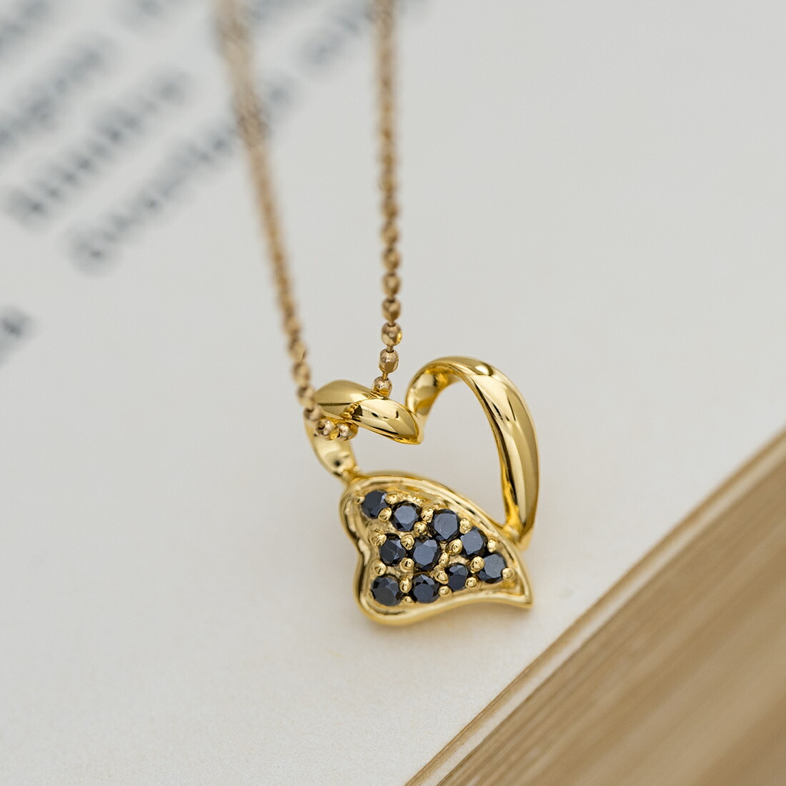 umu -アム- FINE JEWELRY STUIDIOブラックダイヤモンド ハートモチーフ ペンダントトップpn1007_kanban2.jpg