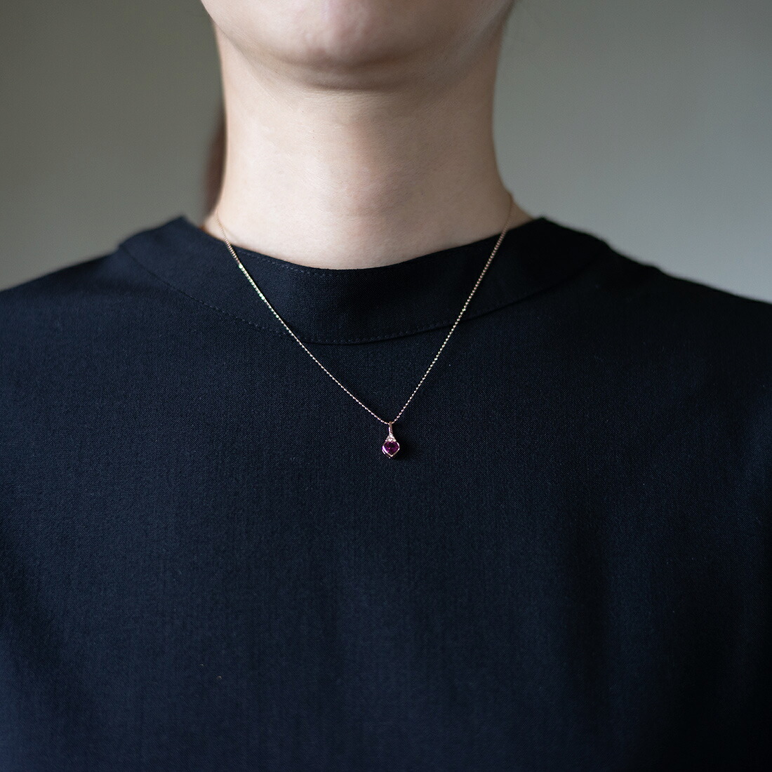 umu -アム- FINE JEWELRY STUIDIOロードライトガーネット ダイヤモンド ハート ペンダントトップpn1008_i2.jpg