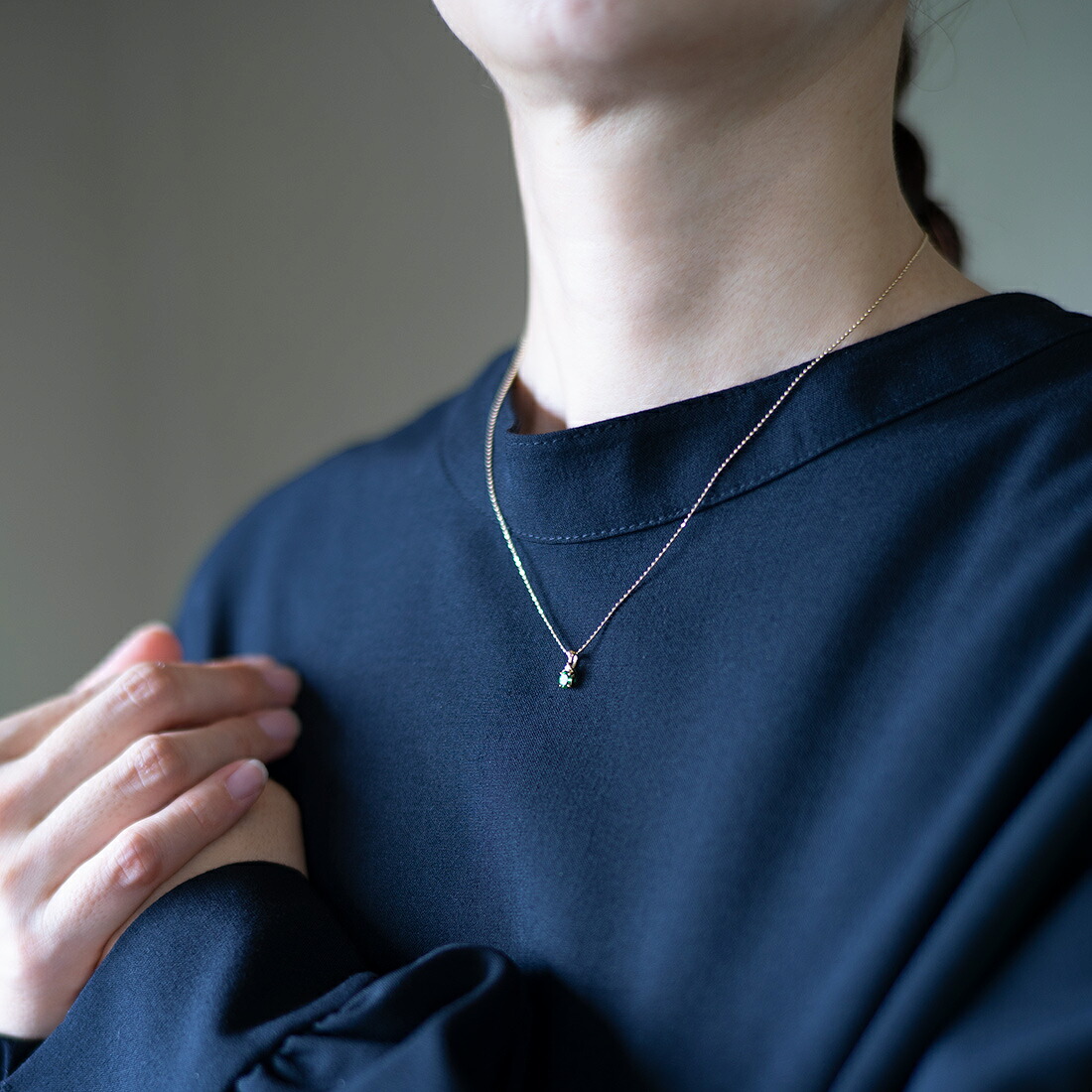 umu -アム- FINE JEWELRY STUIDIOグリーンガーネット ダイヤモンド ペンダントトップ 「calzare」pn1012_i3.jpg