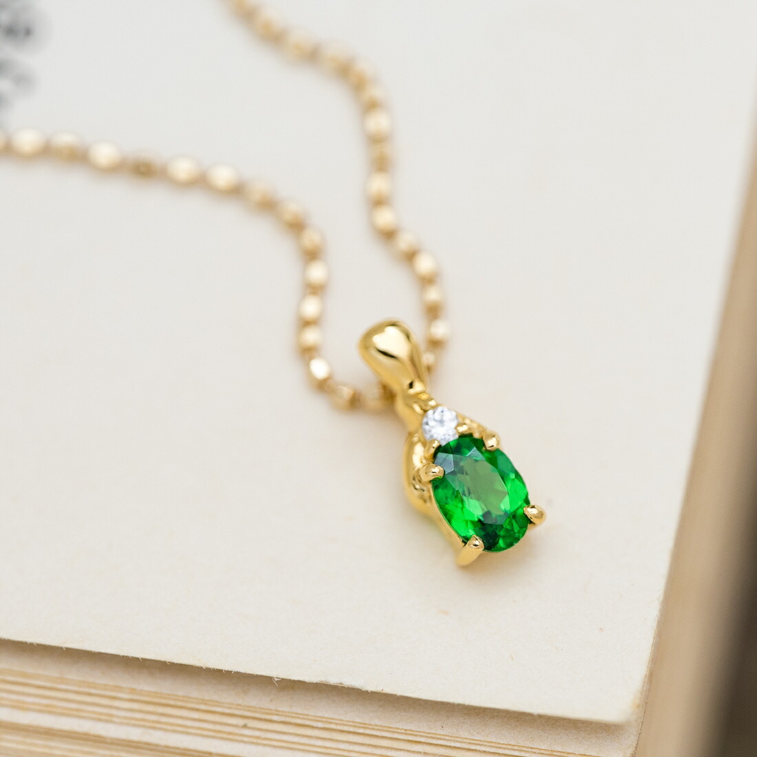umu -アム- FINE JEWELRY STUIDIOグリーンガーネット ダイヤモンド ペンダントトップ 「calzare」pn1012_kanban2.jpg