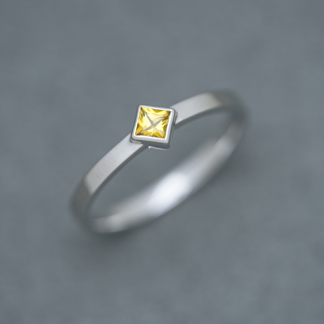 umu -アム- FINE JEWELRY STUIDIOイエローサファイア リングrg0165_kanban2.jpg