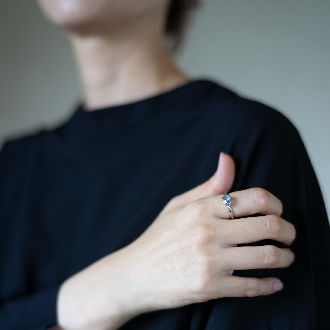 umu -アム- FINE JEWELRY STUIDIOアイスブルークォーツ リング 「brocca」rg0303_i3.jpg