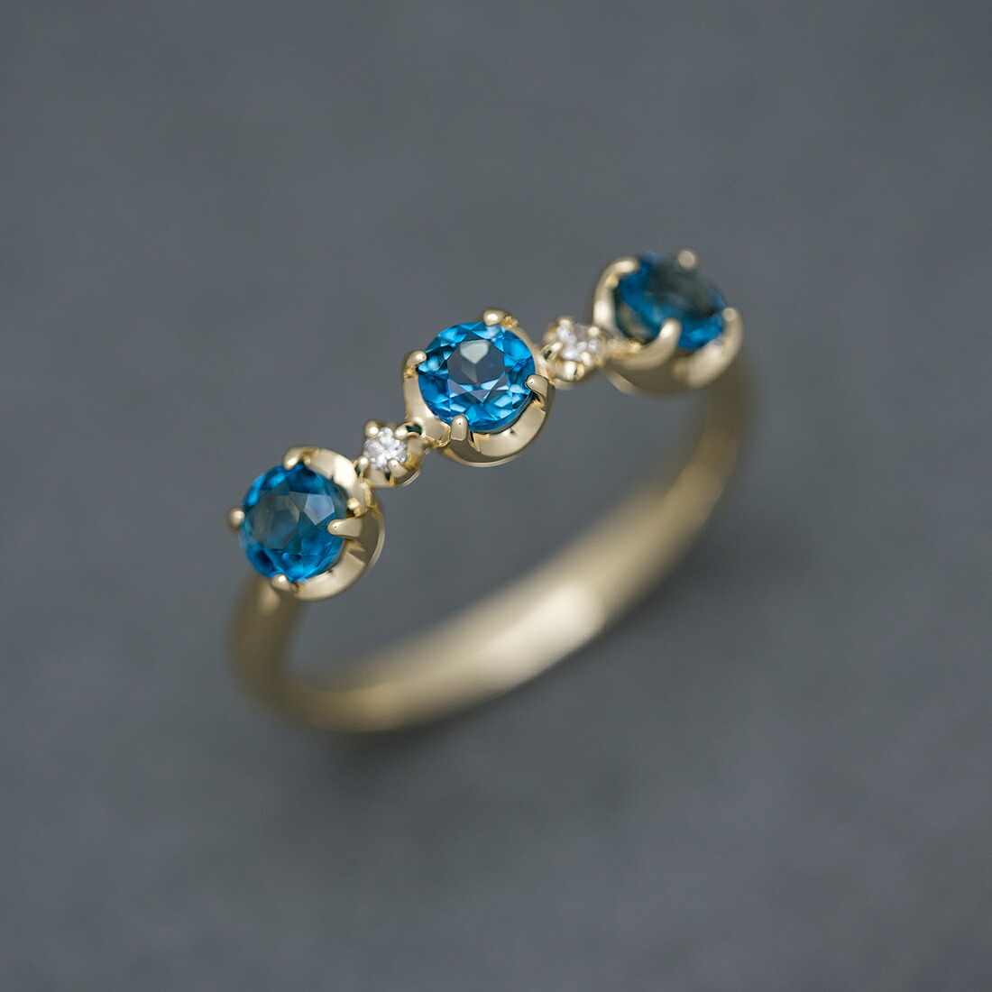 umu -アム- FINE JEWELRY STUIDIOロンドンブルートパーズ ダイヤモンド リング 「attore」rg0336_kanban2.jpg