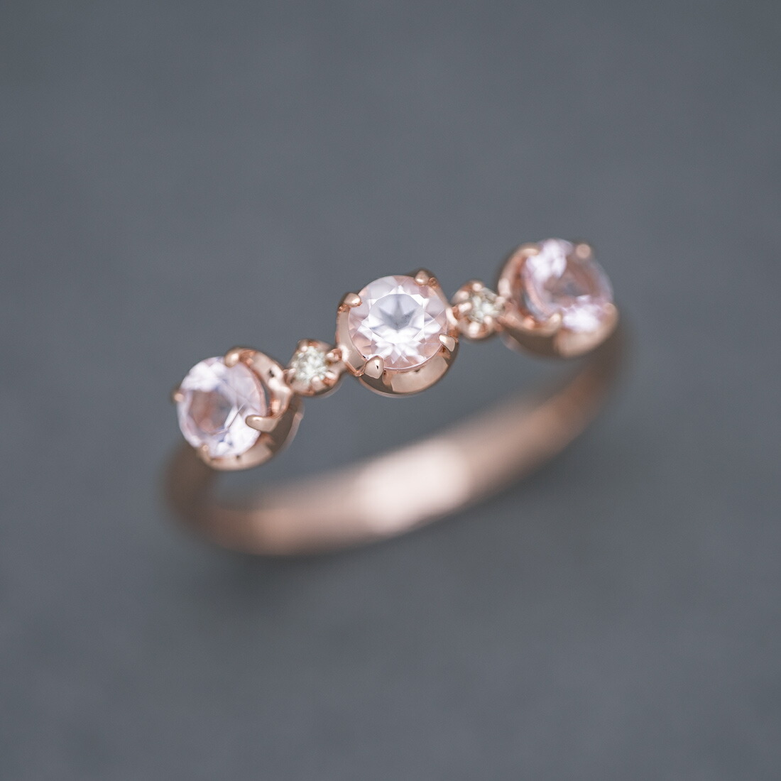 umu -アム- FINE JEWELRY STUIDIOモルガナイト ダイヤモンド リング 「attore」rg0337_kanban2.jpg