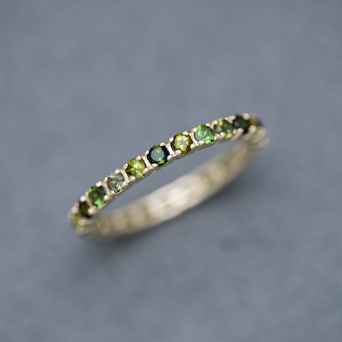 umu -アム- FINE JEWELRY STUIDIOグリーントルマリン フルエタニティリングrg0554_kanban2.jpg