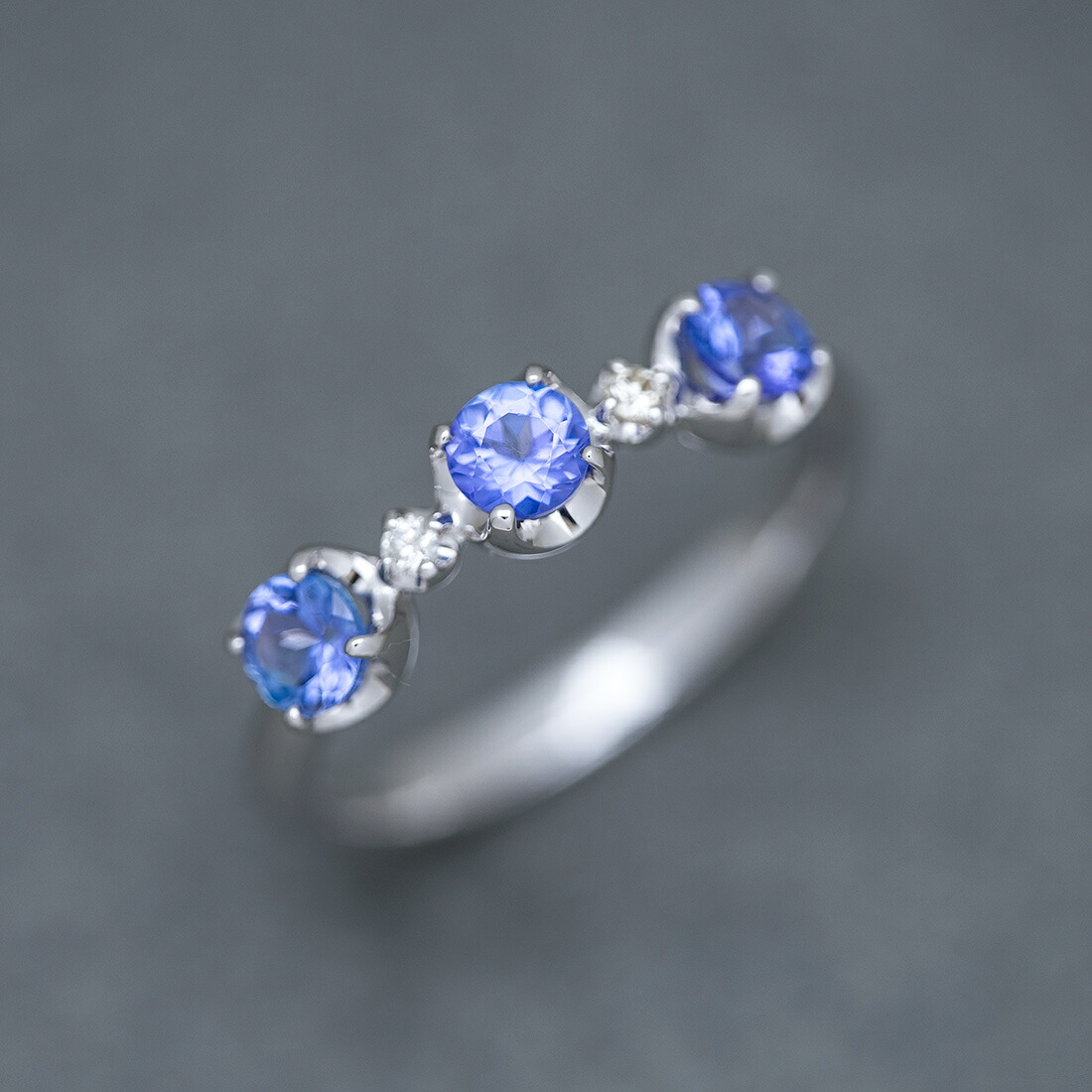 umu -アム- FINE JEWELRY STUIDIOタンザナイト ダイヤモンド リング「attore」rg0559_kanban2.jpg