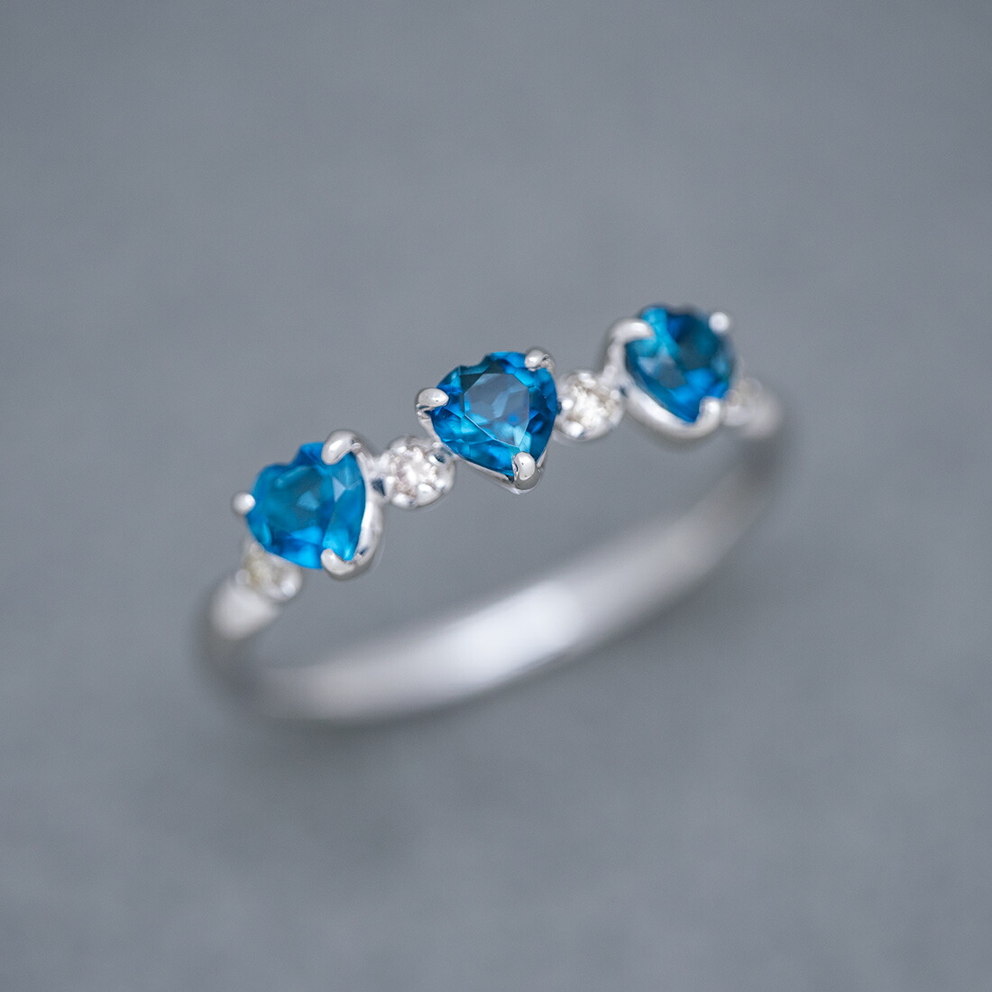 umu -アム- FINE JEWELRY STUIDIOハート ロンドンブルートパーズ ダイヤモンド リング 「carino」rg0787_kanban2.jpg