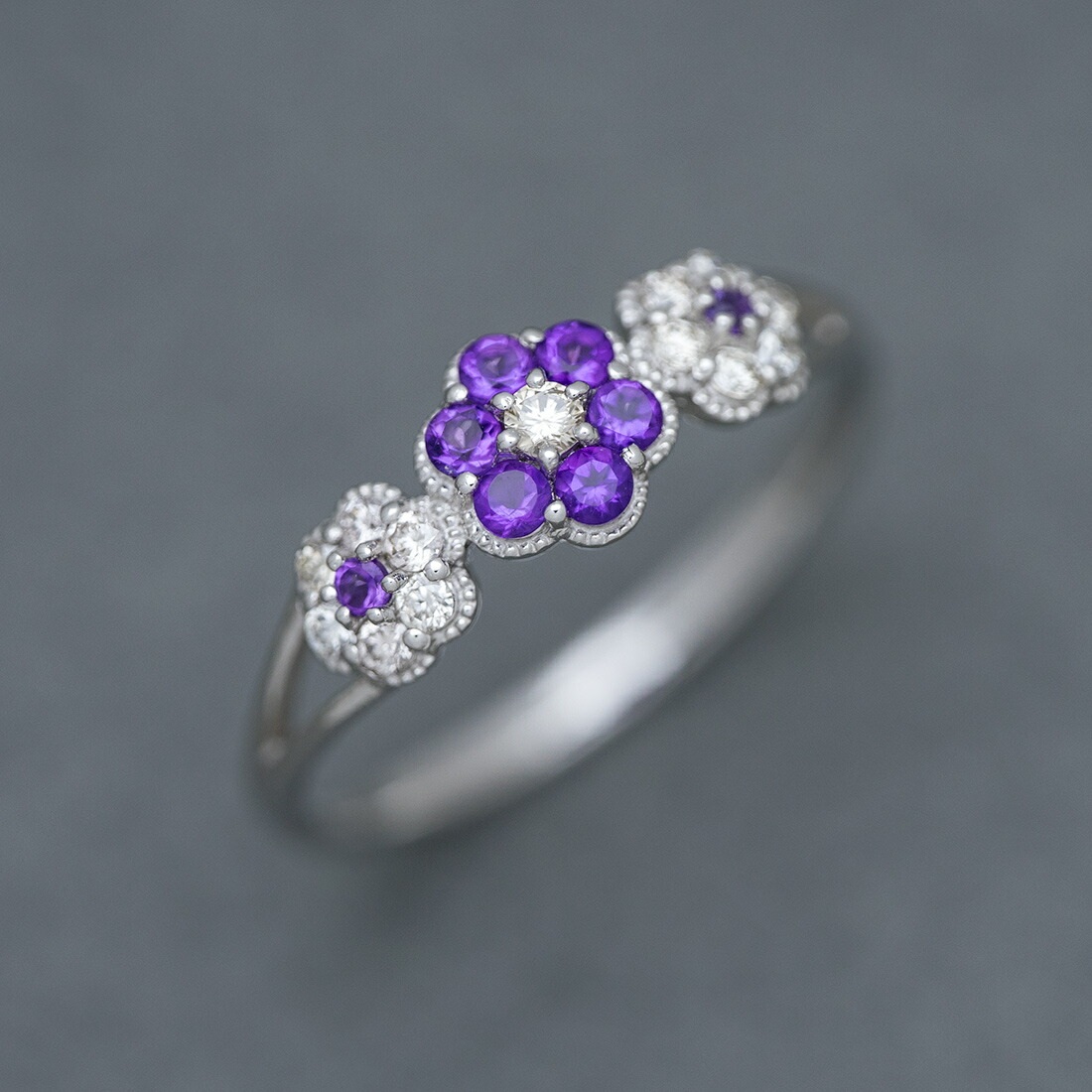 umu -アム- FINE JEWELRY STUIDIOアメシスト ダイヤモンド フラワーモチーフ リング 「parterre」rg0803_kanban2.jpg