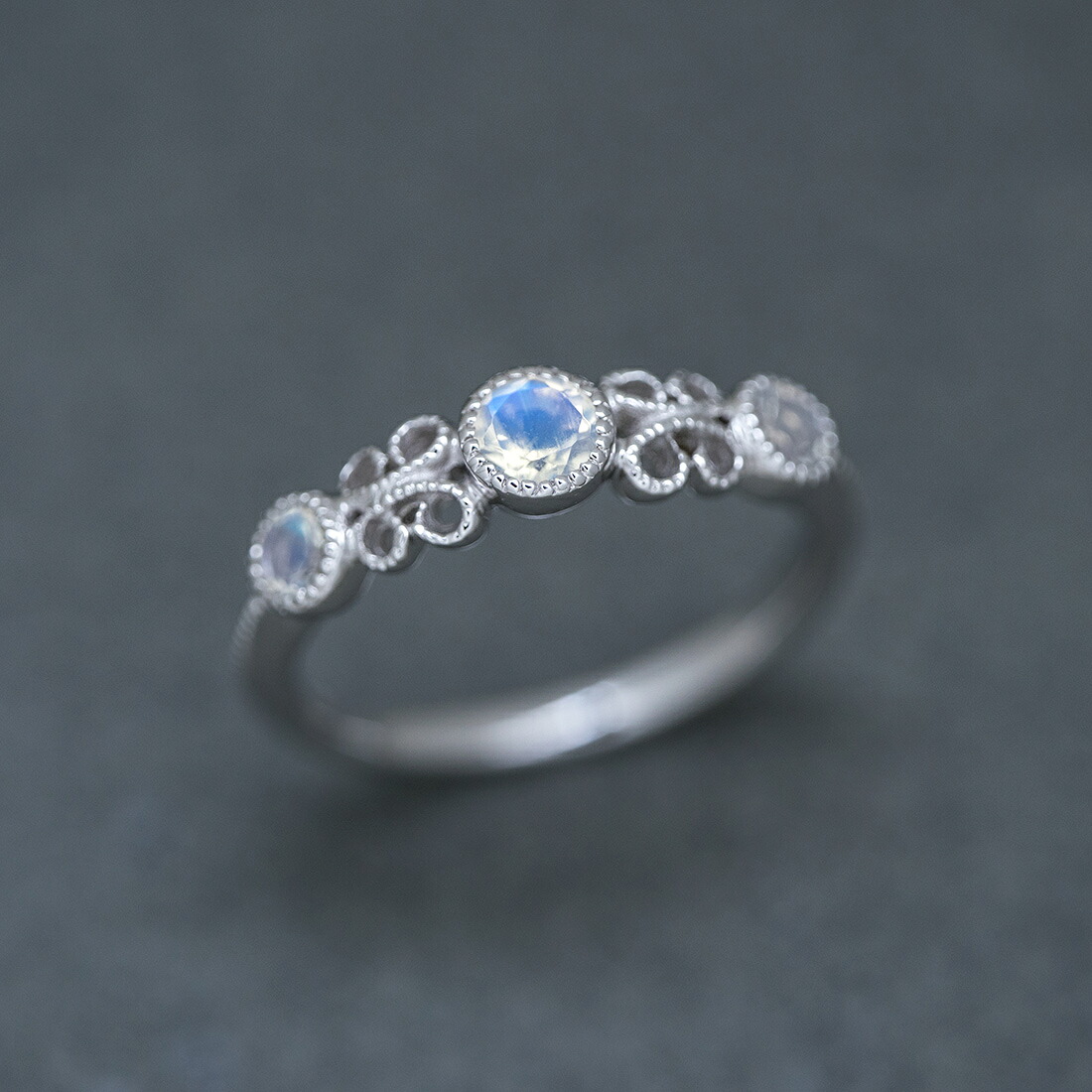 umu -アム- FINE JEWELRY STUIDIOブルームーンストーン リング 「fata」rg0806_kanban2.jpg