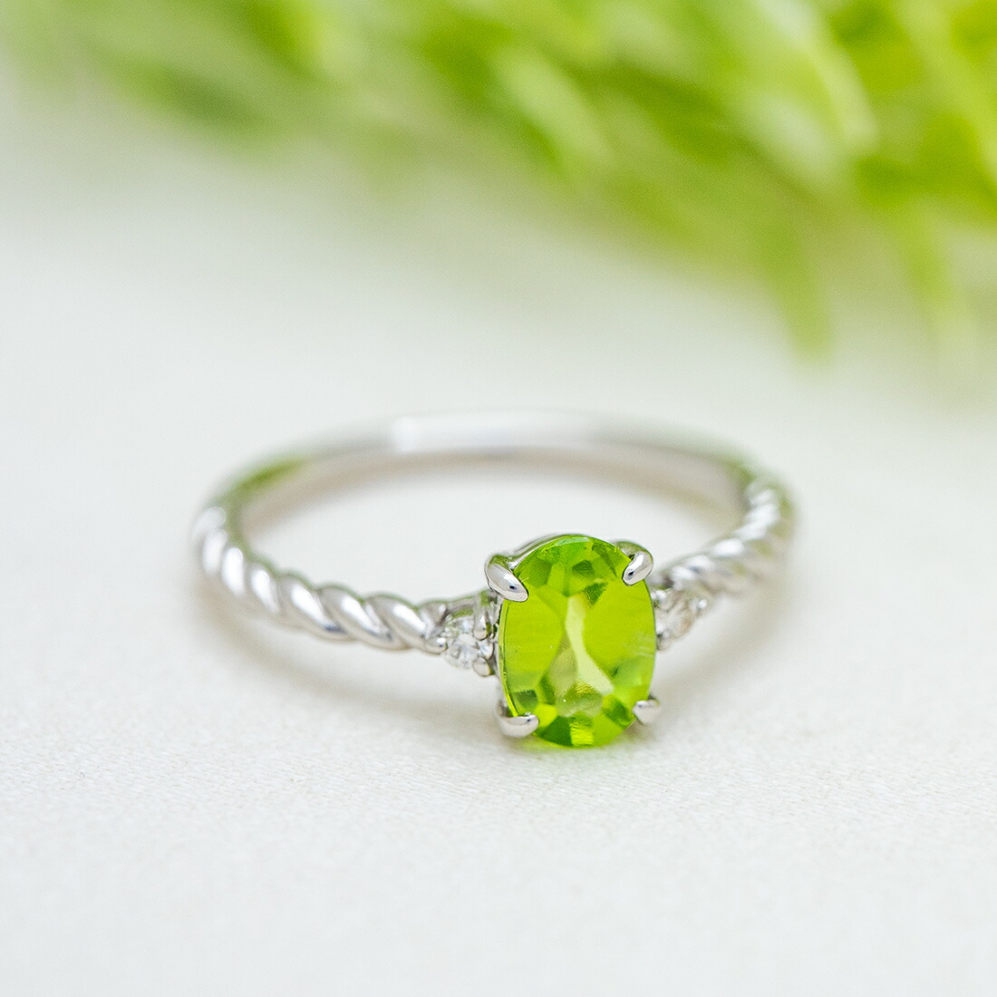 umu -アム- FINE JEWELRY STUIDIO | ペリドット ダイヤモンド リング 「gelatina」 | 画像[rg0839_1.jpg]