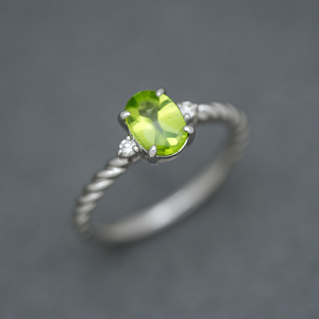 umu -アム- FINE JEWELRY STUIDIO | ペリドット ダイヤモンド リング 「gelatina」 | 画像[rg0839_kanban2.jpg]