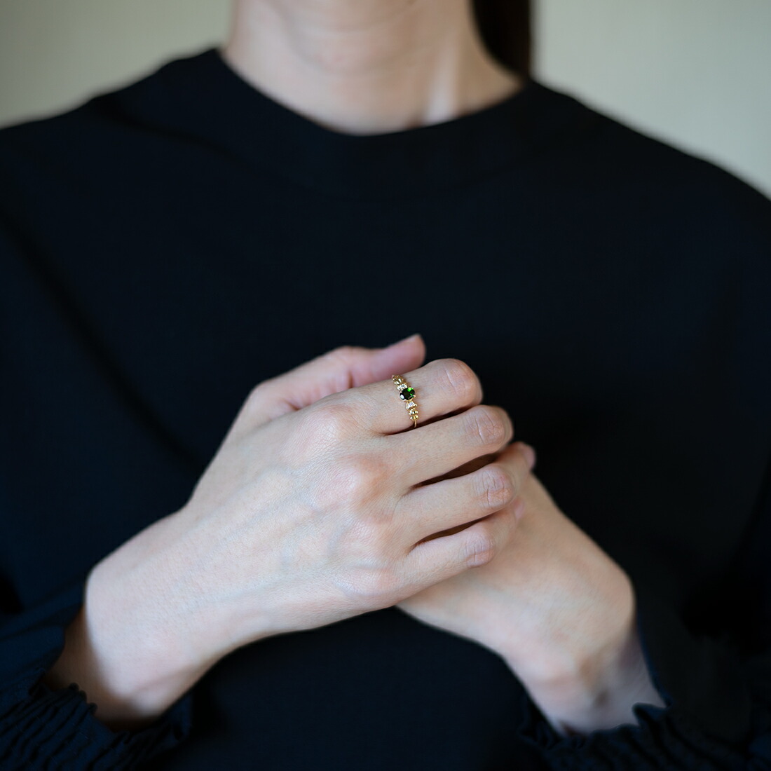 umu -アム- FINE JEWELRY STUIDIOグリーントルマリン ダイヤモンド リボンモチーフ リング 「nodino」rg0956_i2.jpg