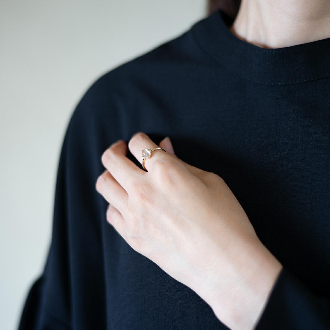 umu -アム- FINE JEWELRY STUIDIOカボッション ムーンストーン リングrg1097_i3.jpg