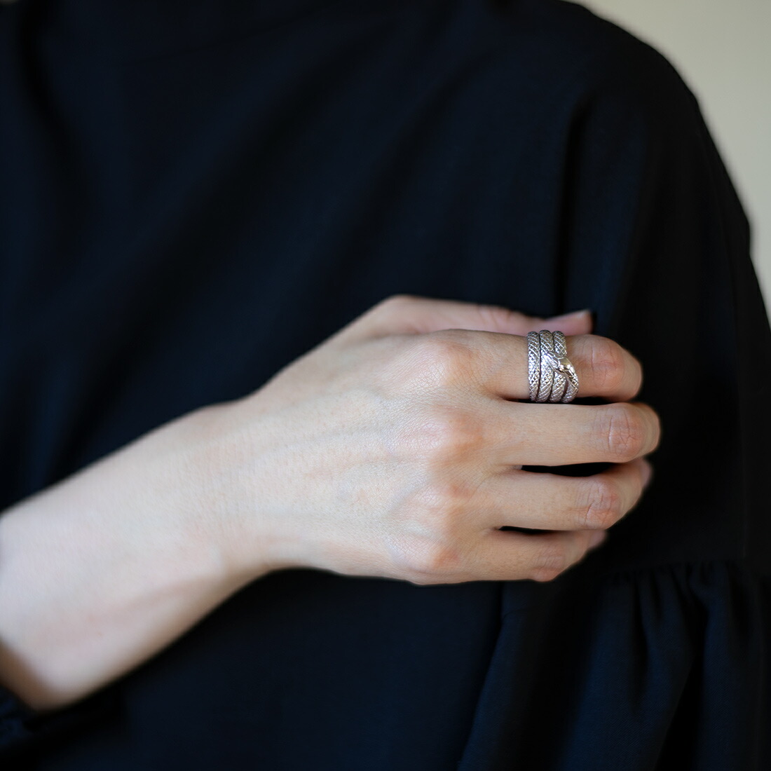 umu -アム- FINE JEWELRY STUIDIOスネークモチーフ リングrg1108_i3.jpg