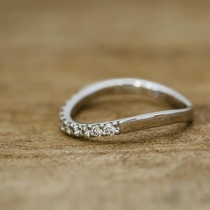 PT950 ハード ダイヤモンド 0.15ct カーブ エタニティ リング[商品番号