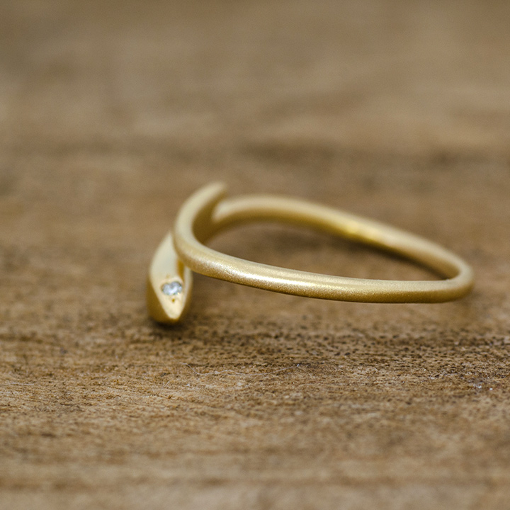 美品❗️D0.19CT✨k18YGスネークダイヤリング　k18ダイヤモンドリング K18 スネークモチーフ ダイヤモンド リング[商品番号:RG1174