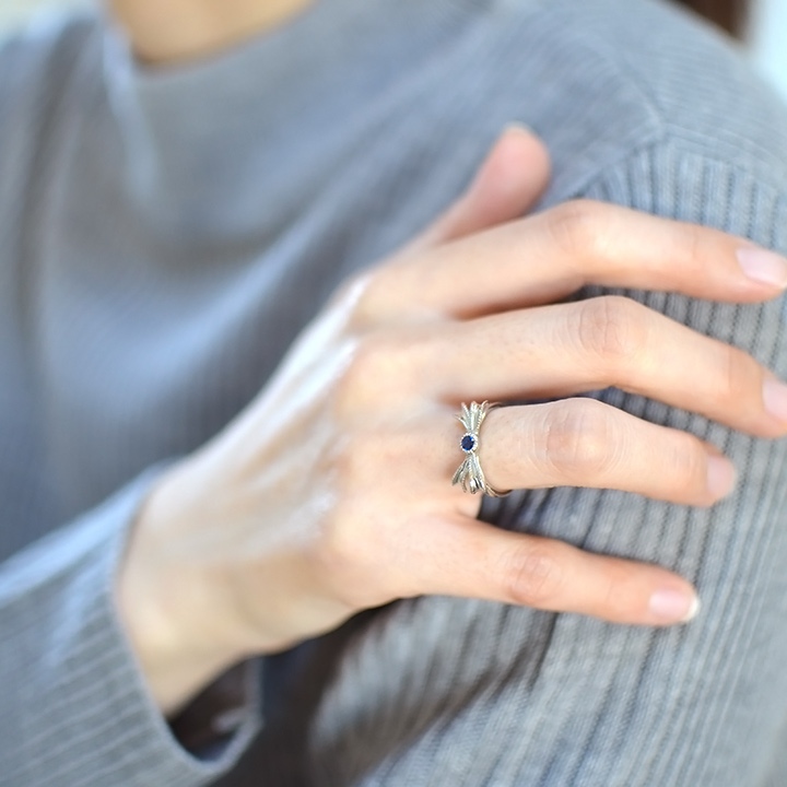 umu -アム- FINE JEWELRY STUIDIOブルーサファイア リボンモチーフ リング 「legame」rg1190_i3.jpg