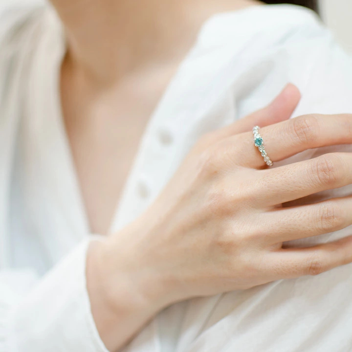 umu -アム- FINE JEWELRY STUIDIOブルージルコン バラモチーフ リング 「rosa」rg1336_i3.jpg