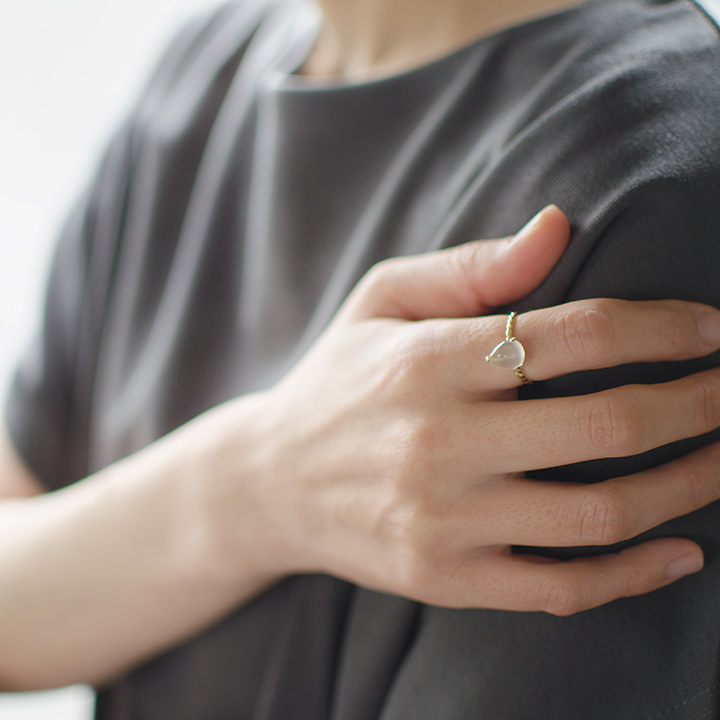 umu -アム- FINE JEWELRY STUIDIOムーンストーン リング 「flare」rg1387_i3.jpg