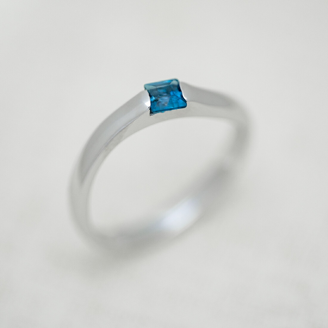 umu -アム- FINE JEWELRY STUIDIOロンドンブルートパーズ リングrg1478_kanban2.jpg