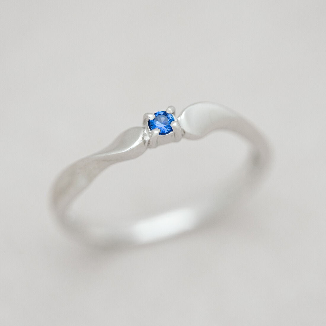umu -アム- FINE JEWELRY STUIDIOブルーサファイア リング 「ondina」rg1486_kanban2.jpg