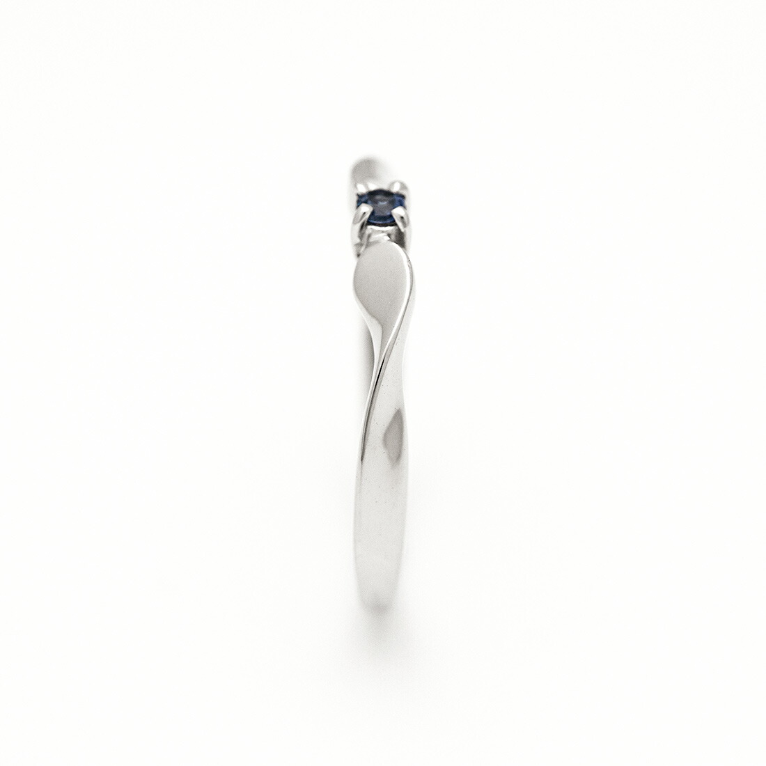 umu -アム- FINE JEWELRY STUIDIOブルーサファイア リング 「ondina」rg1486_y.jpg