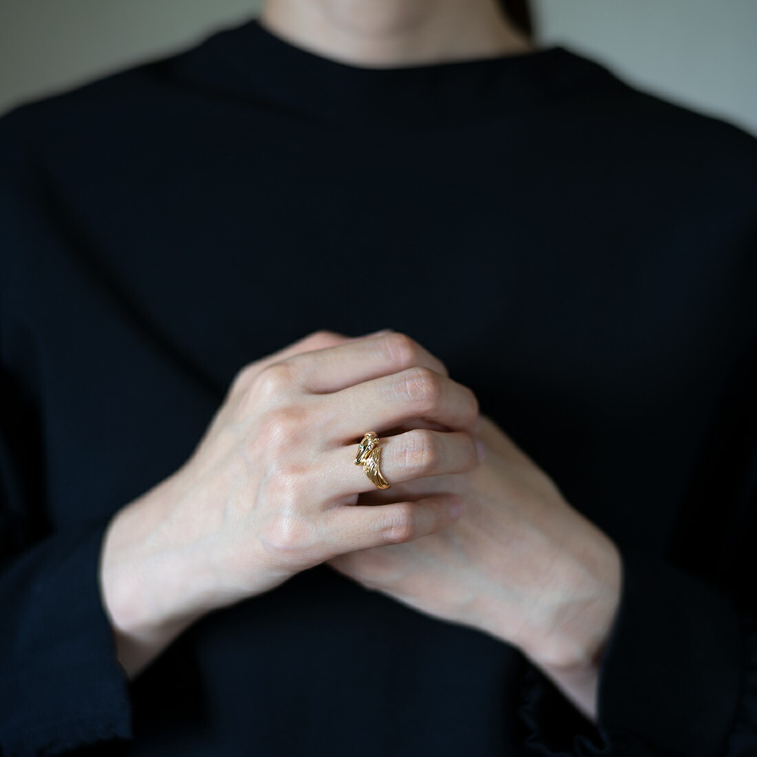 umu -アム- FINE JEWELRY STUIDIOエメラルド ホースモチーフ リングrg1509_i2.jpg