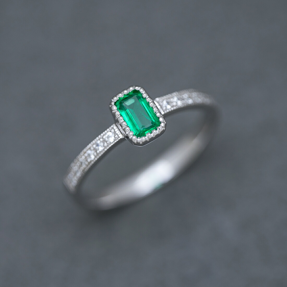 umu -アム- FINE JEWELRY STUIDIOエメラルド ダイヤモンド リング 「grazia」rg1522_kanban2.jpg