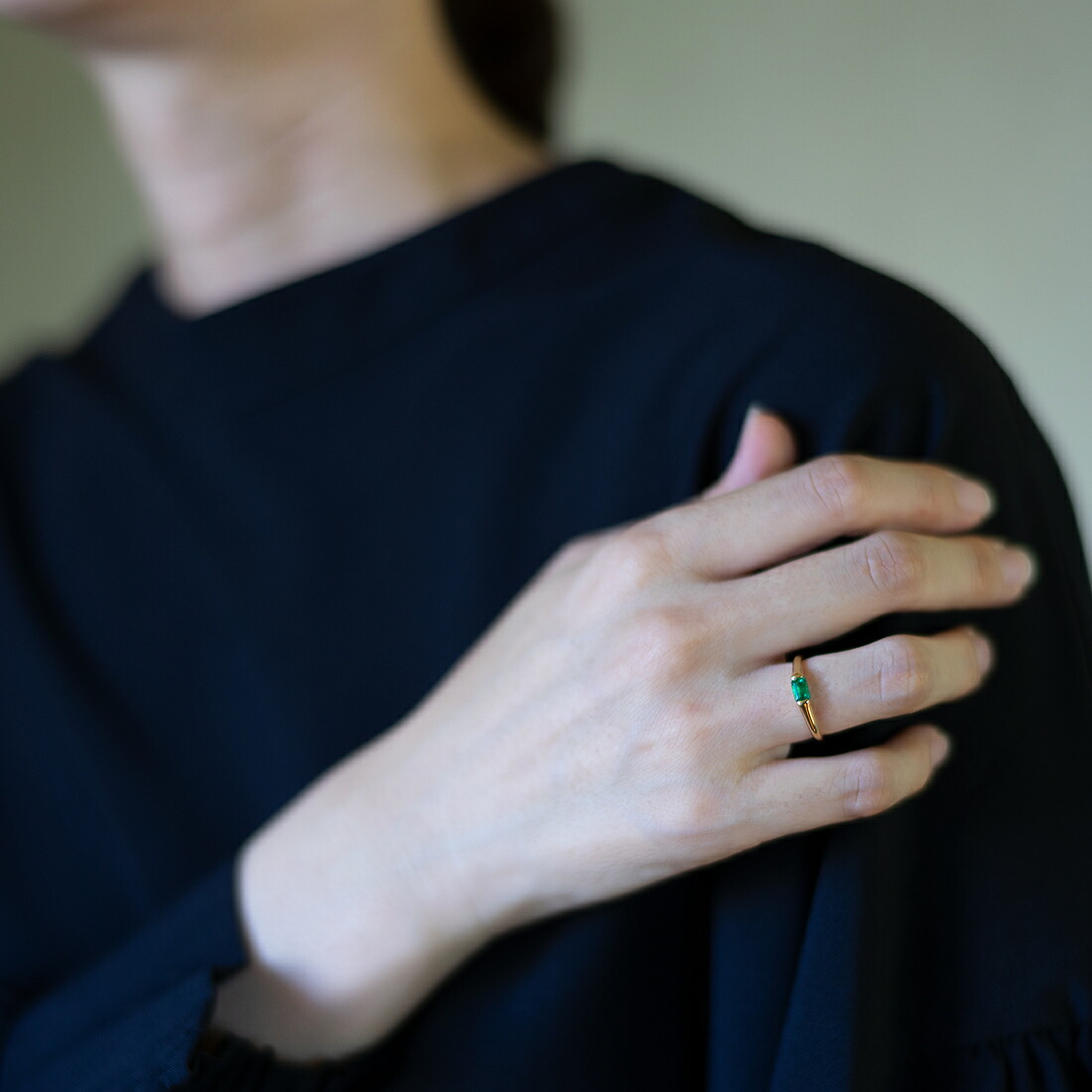 umu -アム- FINE JEWELRY STUIDIOエメラルド リング 「cheto」rg1528_i3.jpg