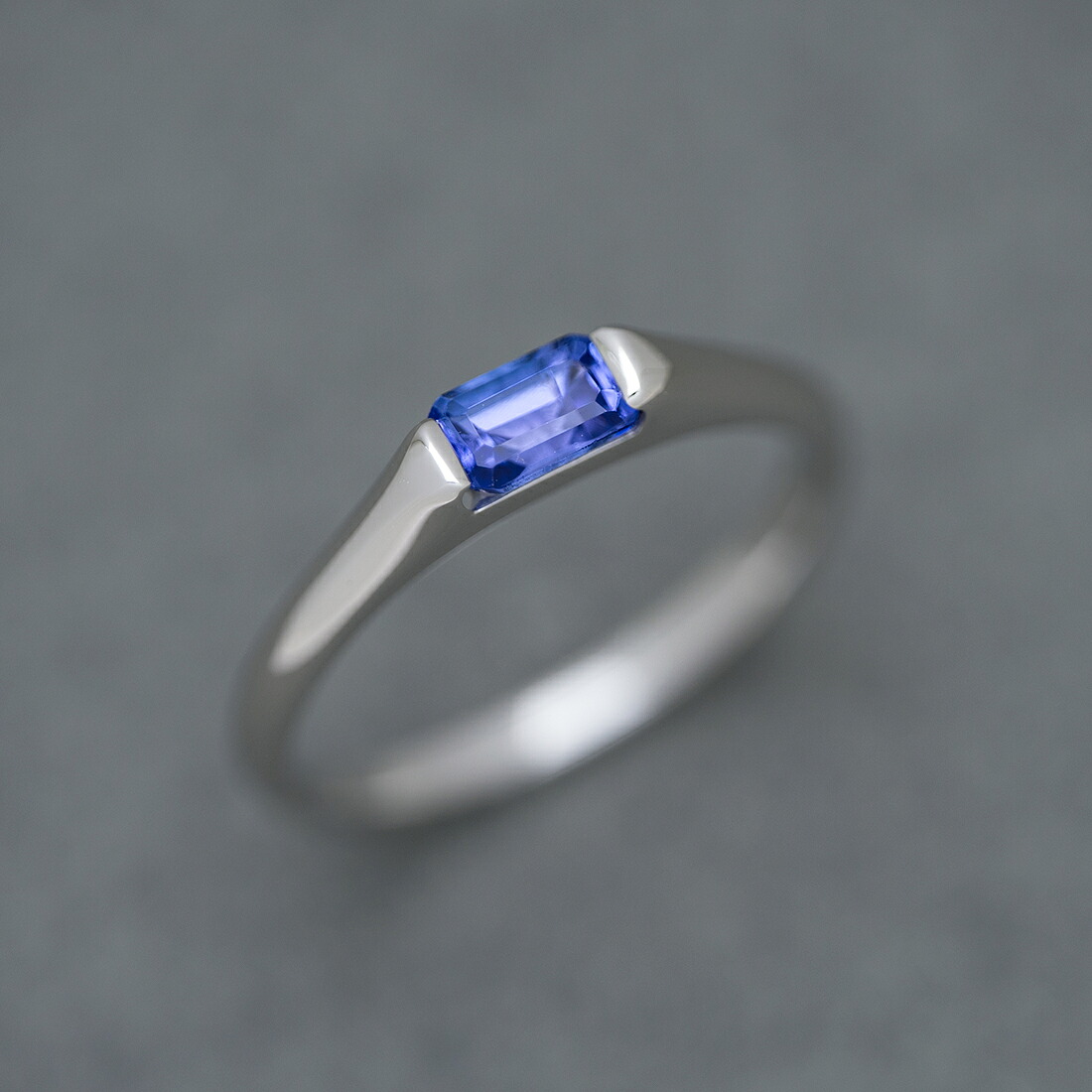 umu -アム- FINE JEWELRY STUIDIOタンザナイト リング 「cheto」rg1529_kanban2.jpg
