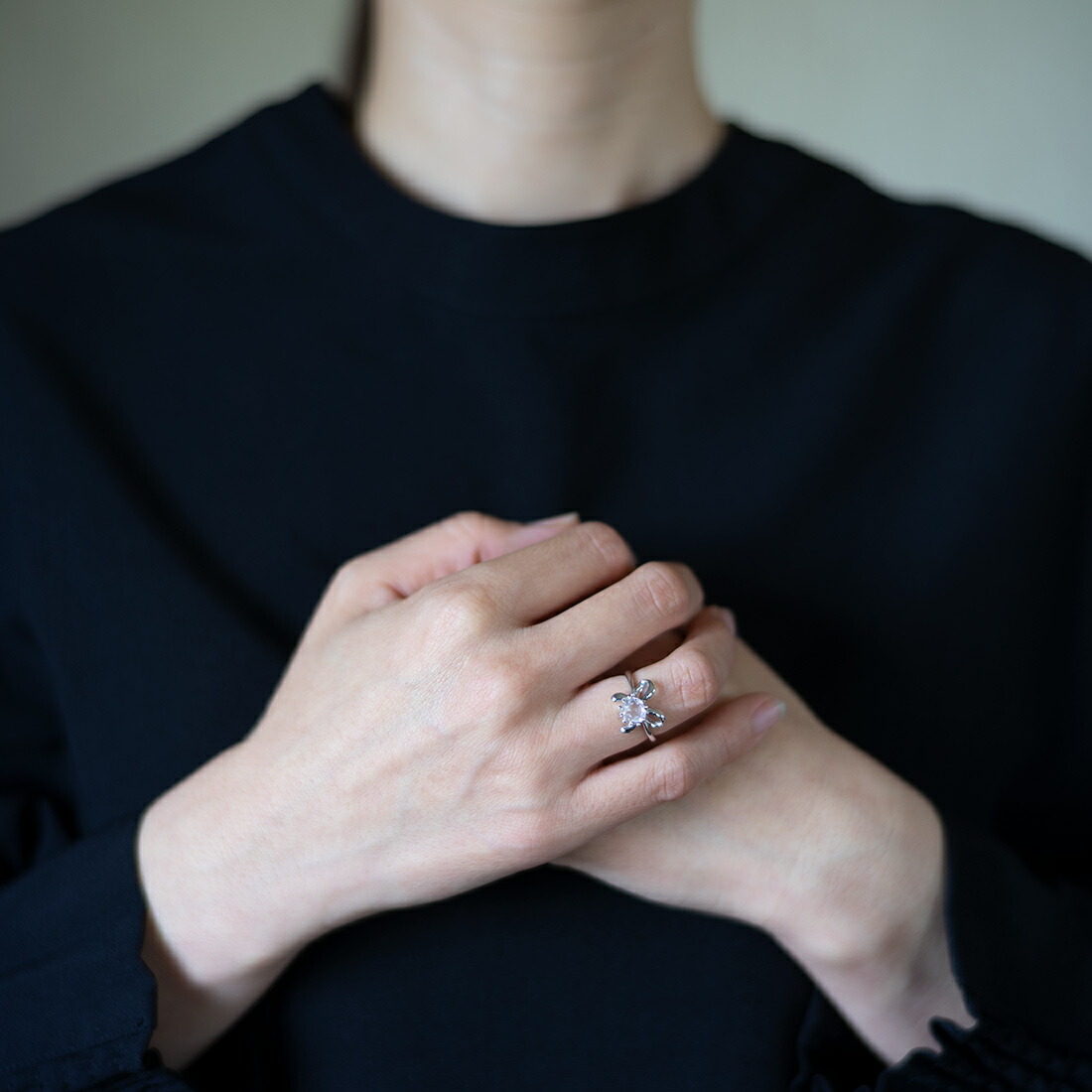 umu -アム- FINE JEWELRY STUIDIOローズクォーツ リボンモチーフ リングsv0445_i.jpg